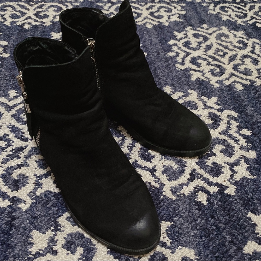 Invisible wedged booties US6
